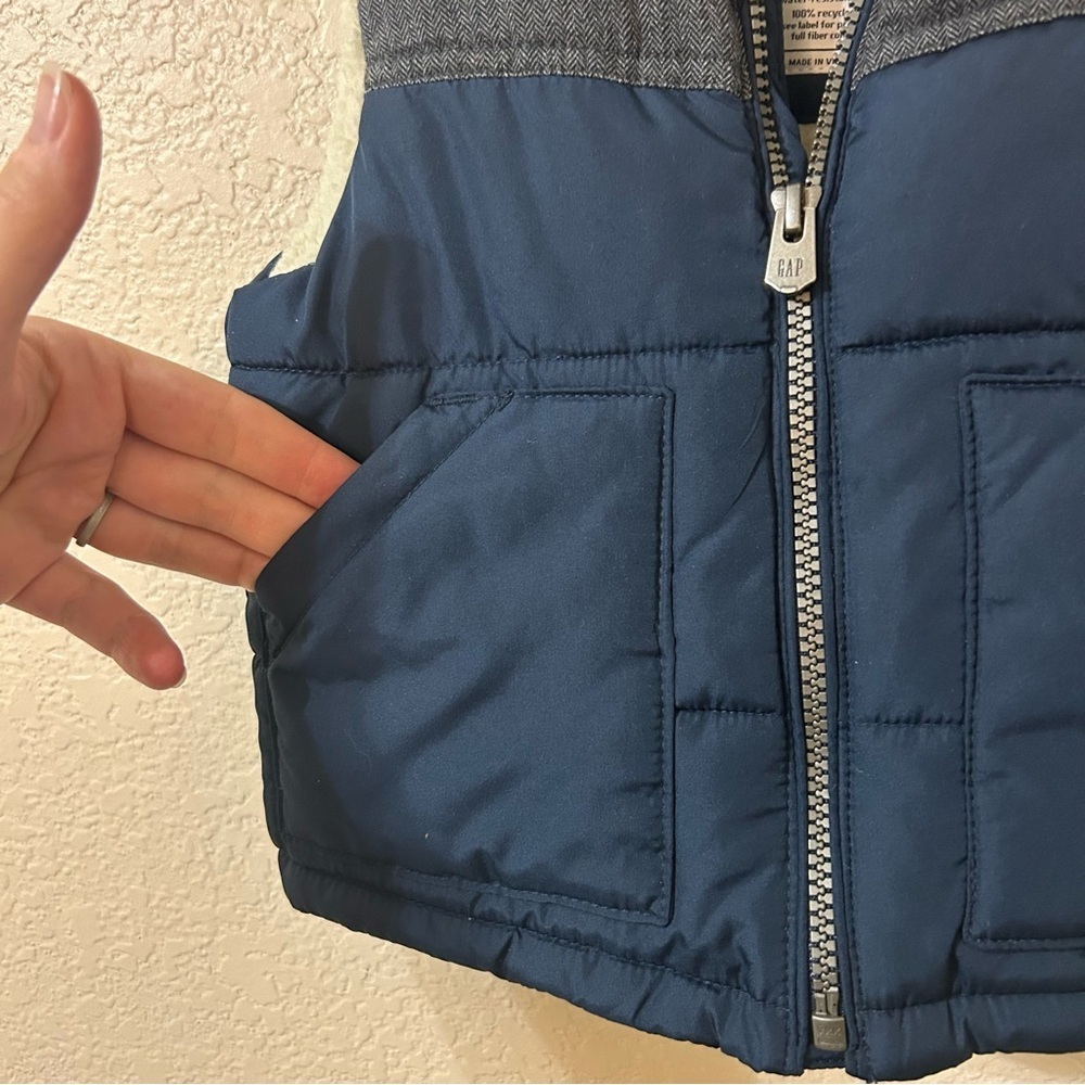 Baby GAP Puffer Vest in Navy Blue & Gray - 18-24 Months - Picture 3 of 8